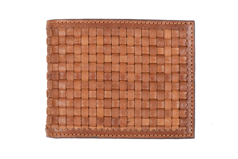 byAxel brun flätad plånbok i läder tillverkad i Italien.